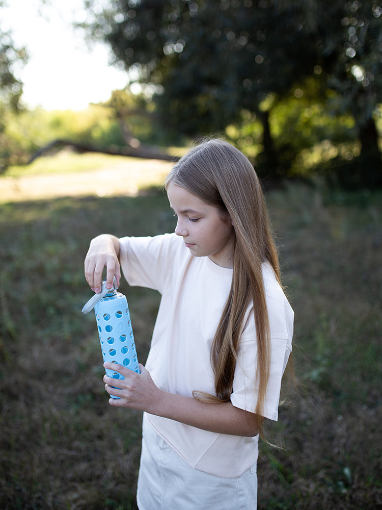 glasflasche-550-ml-mit-silikon-schutzhuelle-blau #color_blue