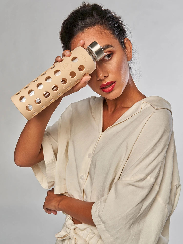 glasflasche-550-ml-mit-silikonhuelle-beige #color_beige