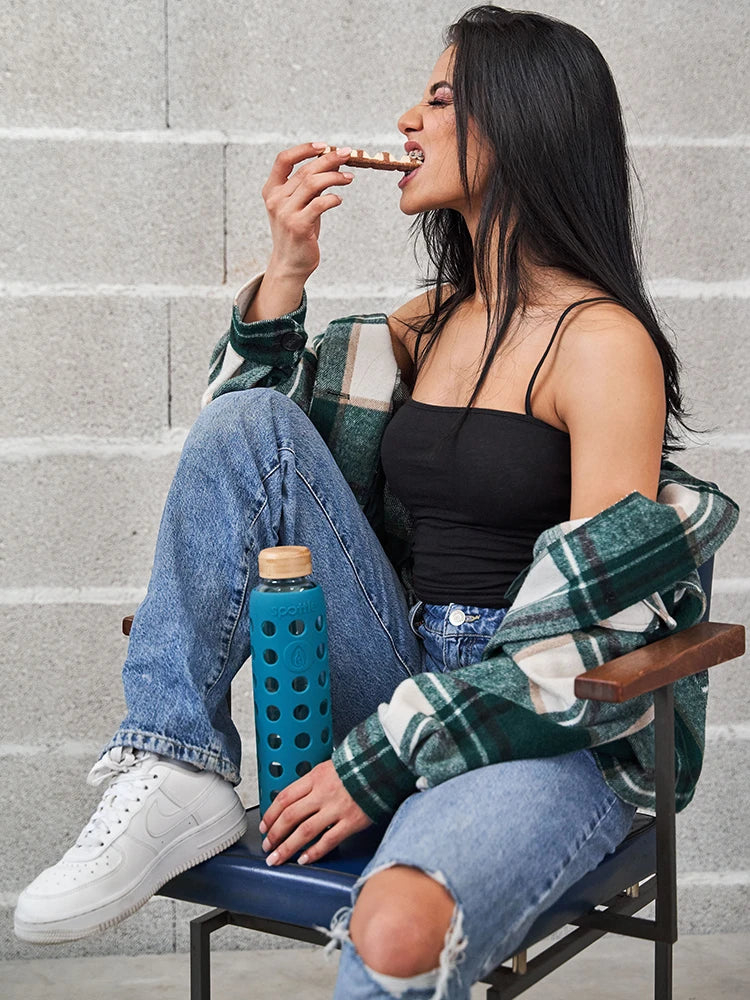 glasflasche-750-ml-mit-silikonhuelle-petrol #color_petrol