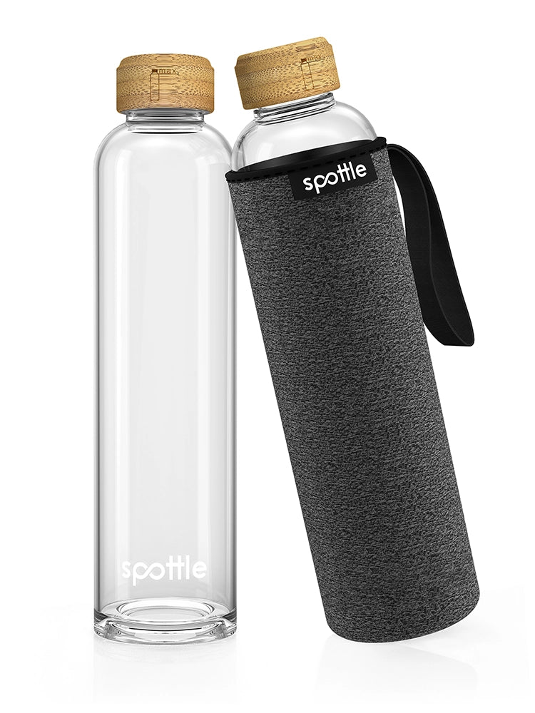 spottle 750-ml-Glasflasche mit Bambusdeckel, dunkelgrauer Neoprenhülle und schwarzer Trageschlaufe