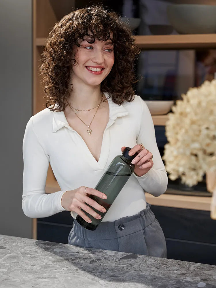 Black glass water bottle – 1 L (32oz)