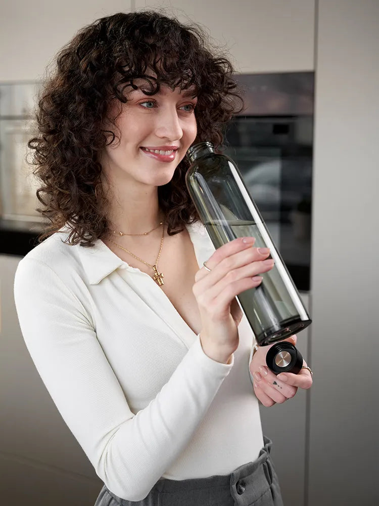 Black glass water bottle – 500 ml (16oz)