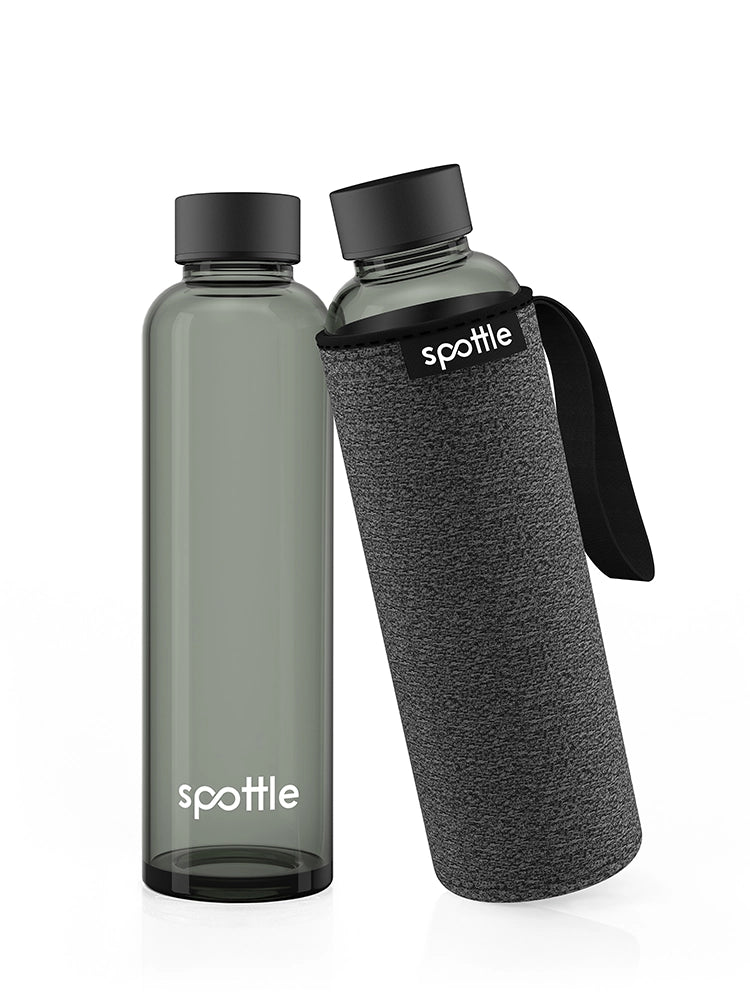 spottle schwarze 500-ml-Glasflasche mit dunkelgrauer Neoprenhülle und schwarzer Trageschlaufe