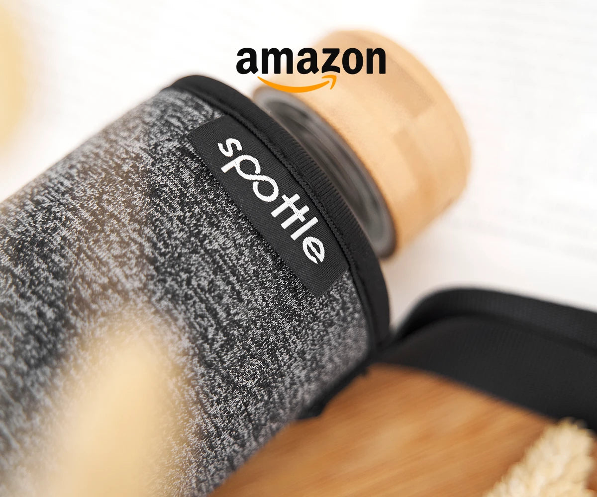 spottle Glasflasche mit Bambusdeckel und Amazon-Logo mittig