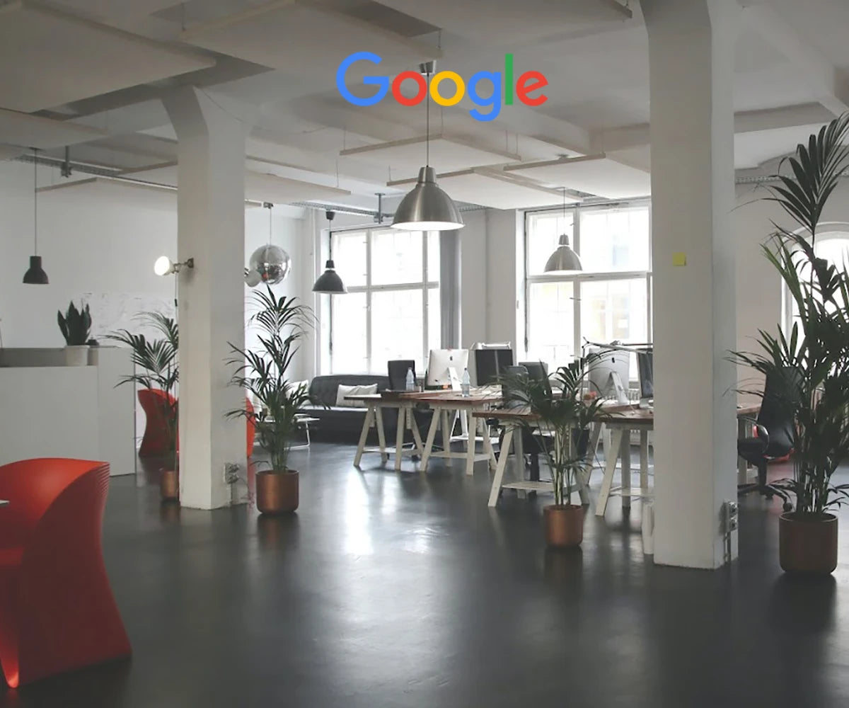 Büro von spottle mit google logo