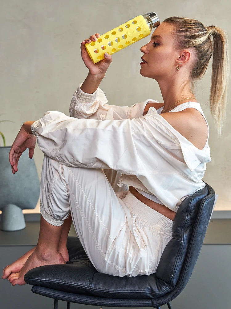 spottle-glasflasche-550-ml-mit-silikonhuelle-gelb #color_yellow