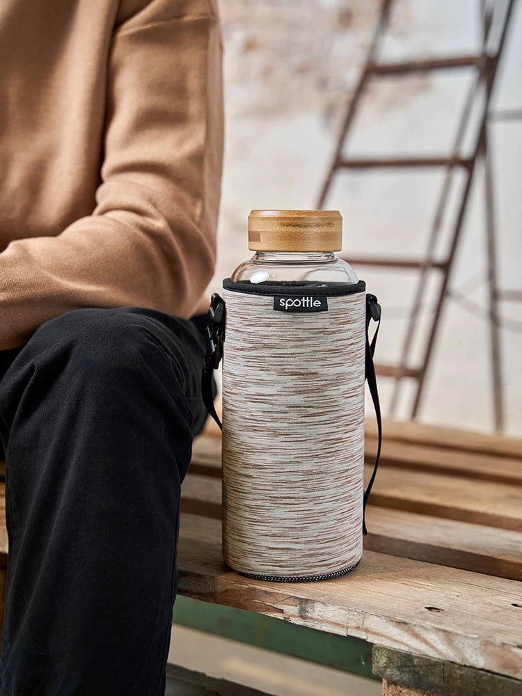 spottle-glasflasche-mit-neoprenhuelle-1-5-l-beige-meliert #color_mixed-beige