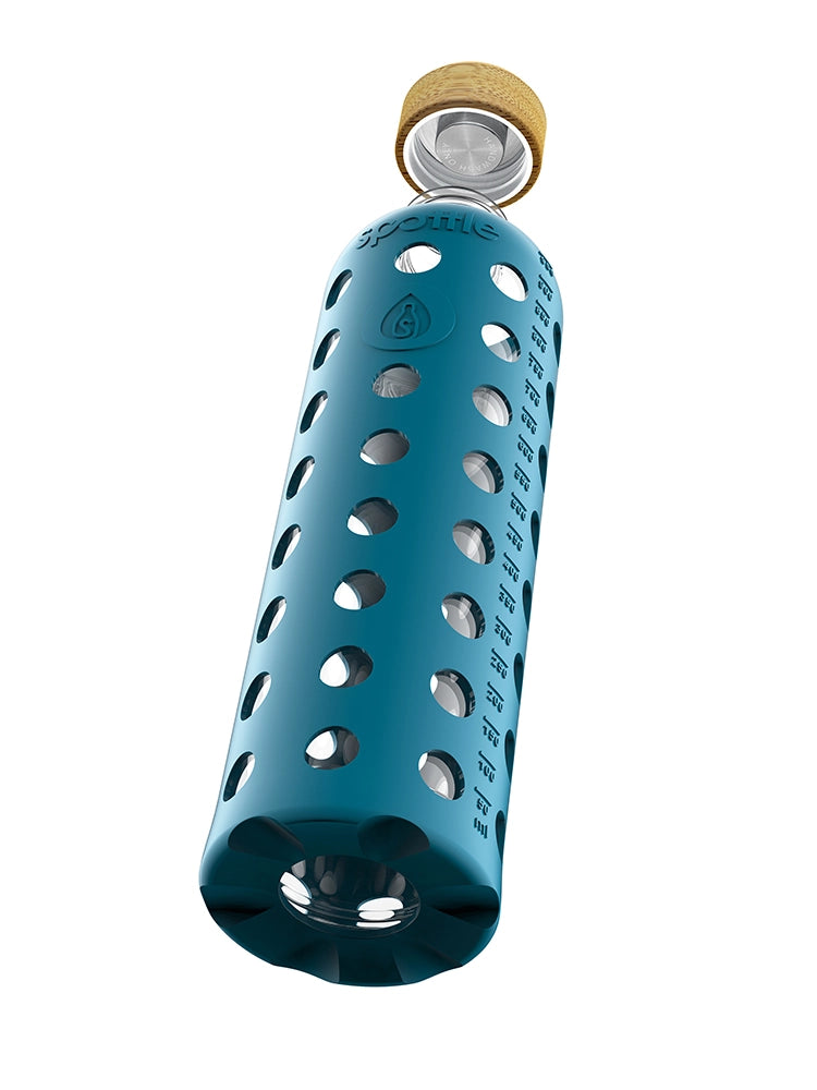 Glass water bottle with silicone sleeve & bamboo cap – 1 L (32oz)