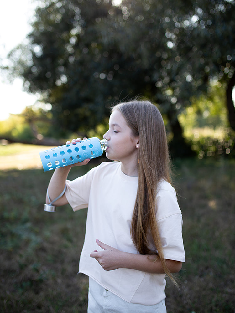 trinkflasche-glas-550-ml-mit-silikon-huelle-blau #color_blue