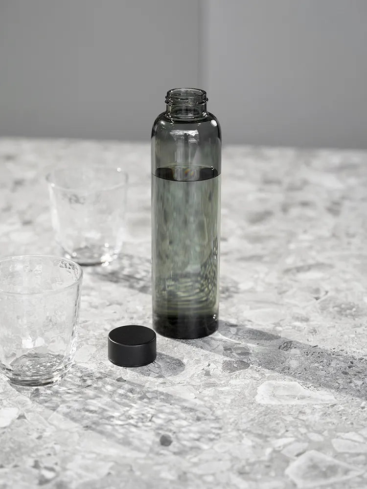 Black glass water bottle – 750 ml