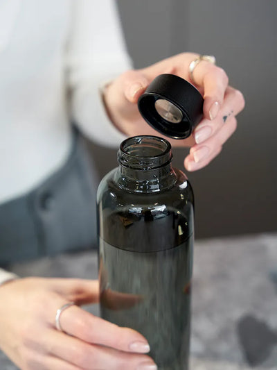 Black glass water bottle – 500 ml