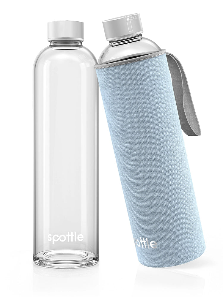 spottle 1-Liter-Glasflasche mit hellblauer Neoprenhülle und grauer Trageschlaufe