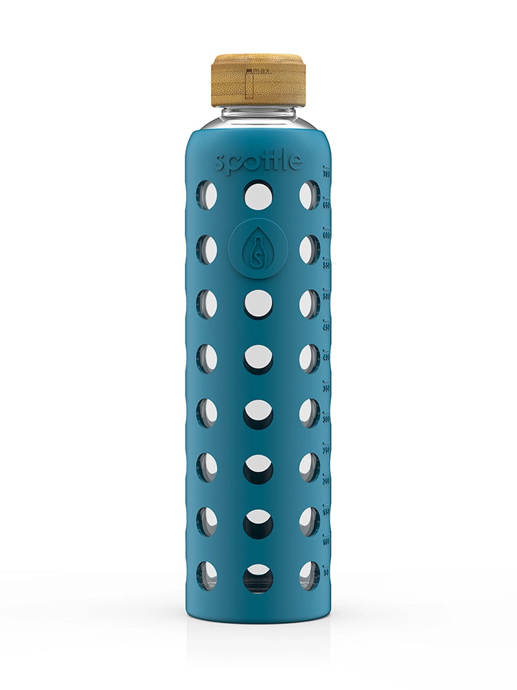 Glass water bottle with silicone sleeve & bamboo cap – 750 ml (24oz)