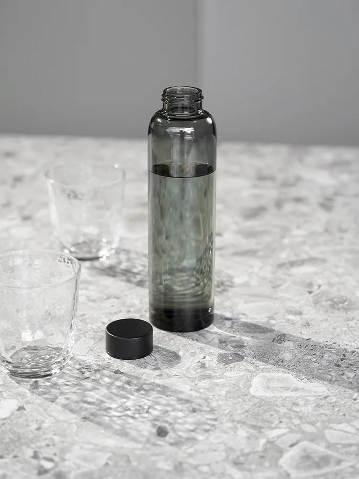 Schwarze Trinkflasche aus Glas – 550ml
